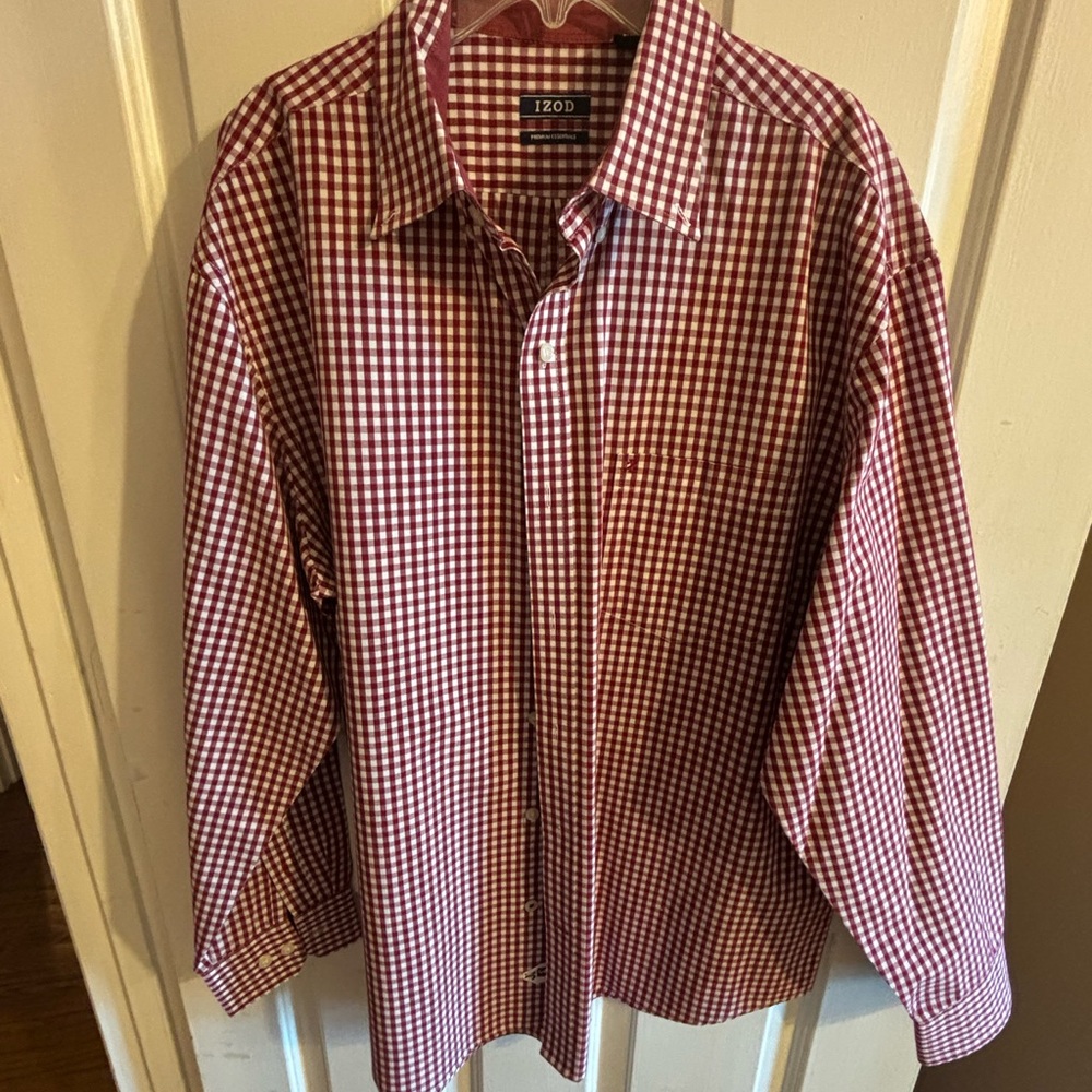Men’s Izod Burgundy Gingham Casual Button Down Shirt